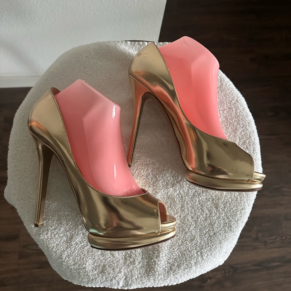 Nicholas Kirkwood Metallic Gold Peep-Toe Heels